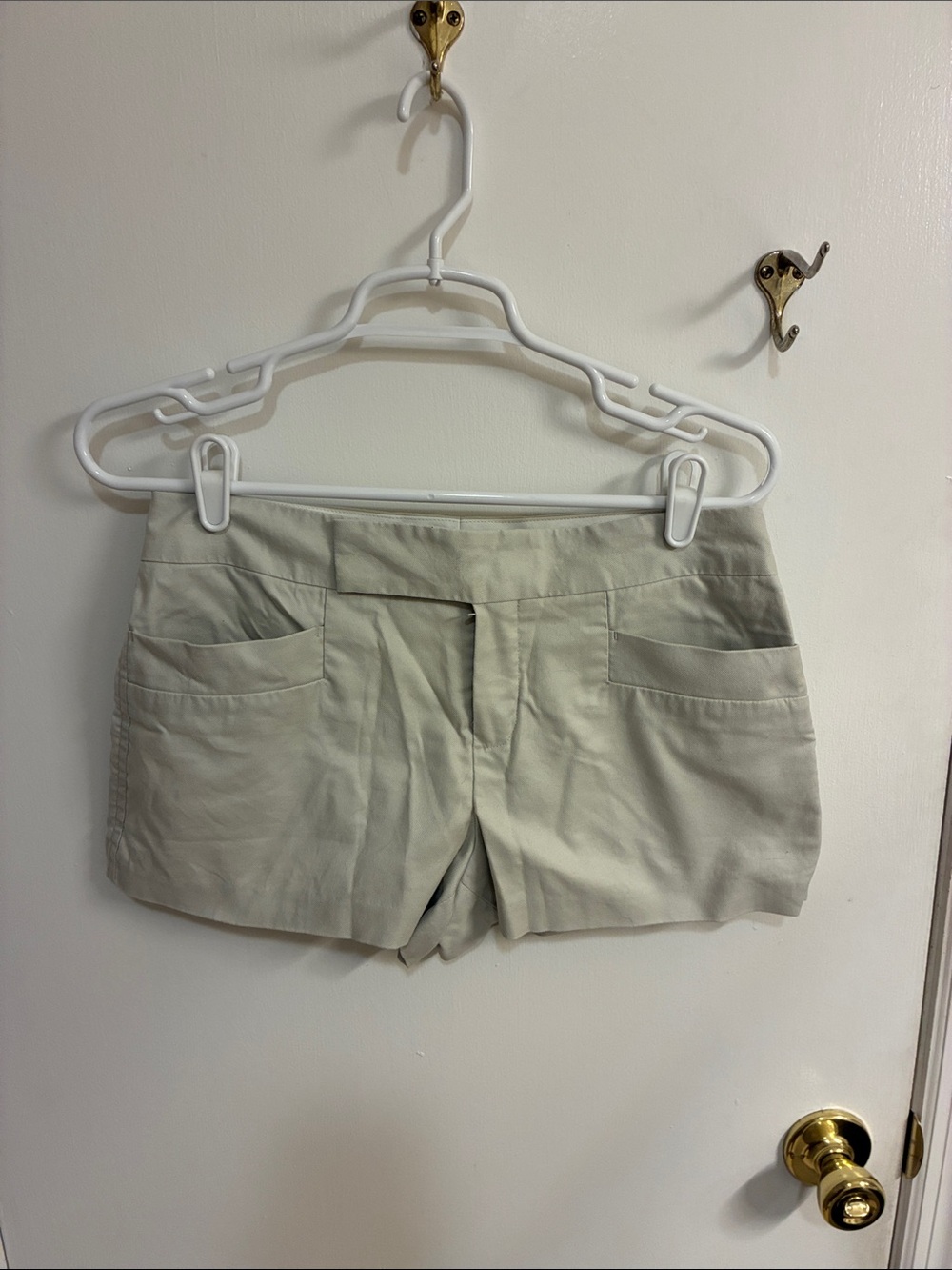 Club Monaco Light Beige Women's Shorts Sz 4